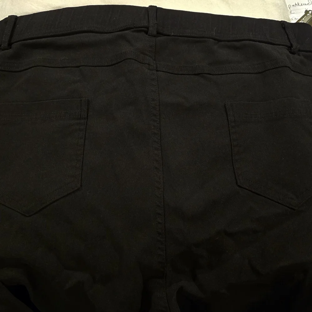 🫶Elegant Black Lace Trim Pants - Picture 8 of 8